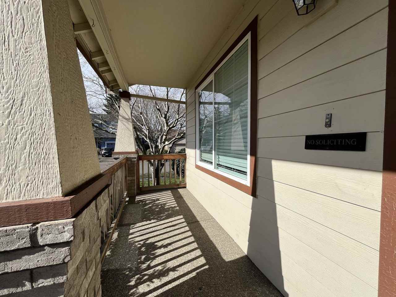 1660 Se Pelton Ct - Photo 3 of 40