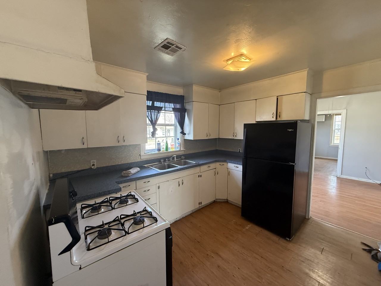 323 N Stonewall St #1 - Photo 5 of 10