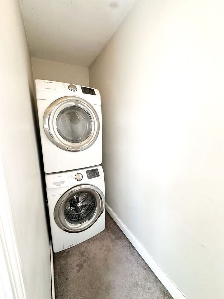 1559 Smith St #2 - Photo 7 of 10