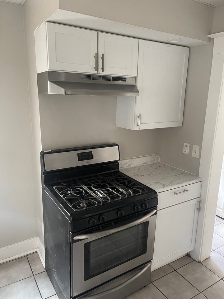 261 Henrietta St #3 - Photo 4 of 9