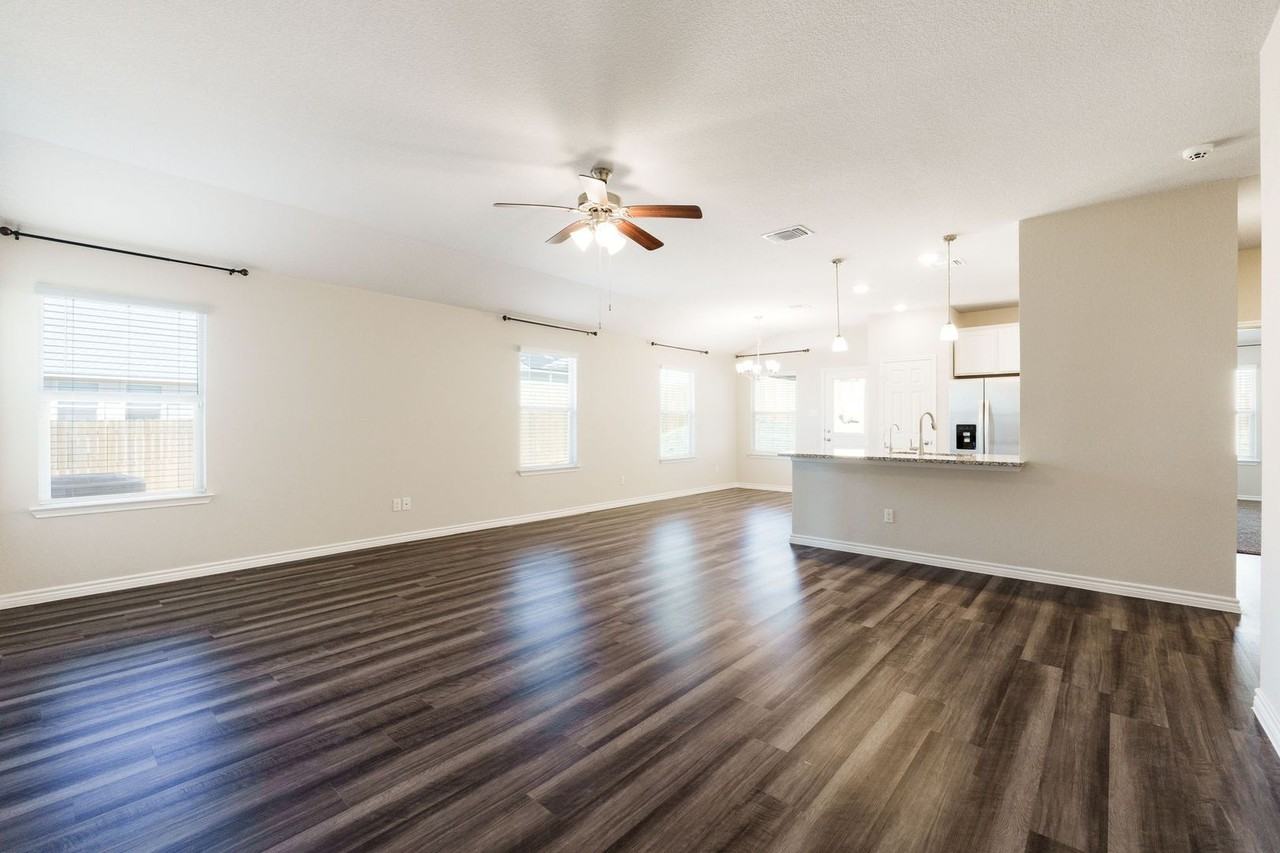 118 Ayla Marie Dr - Photo 2 of 19