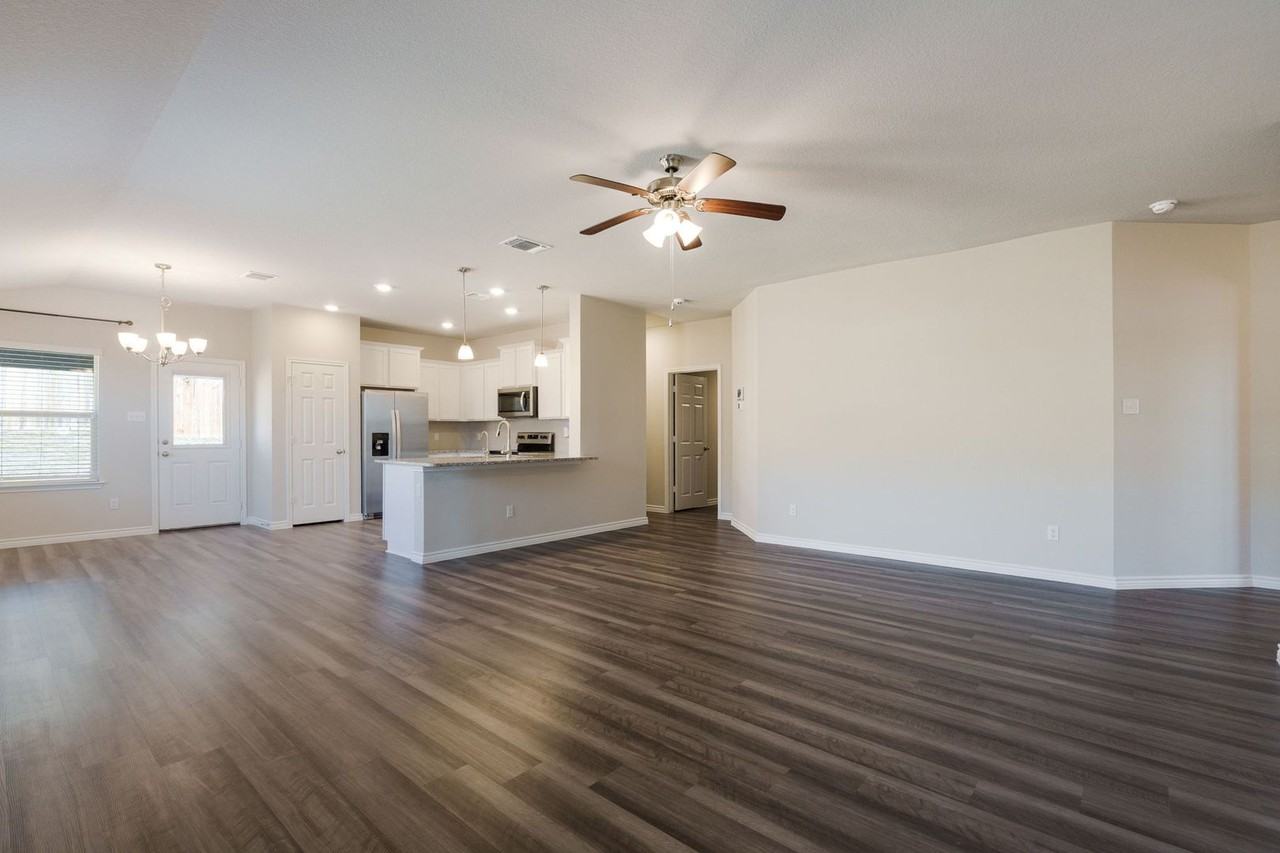 118 Ayla Marie Dr - Photo 3 of 19