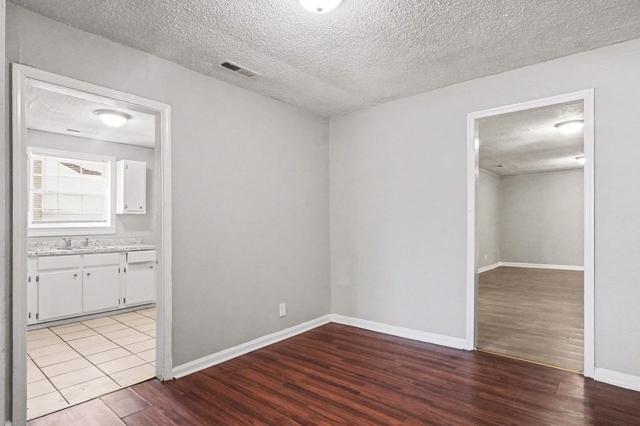 1872 Princeton Ct Sw #1 - Photo 5 of 11