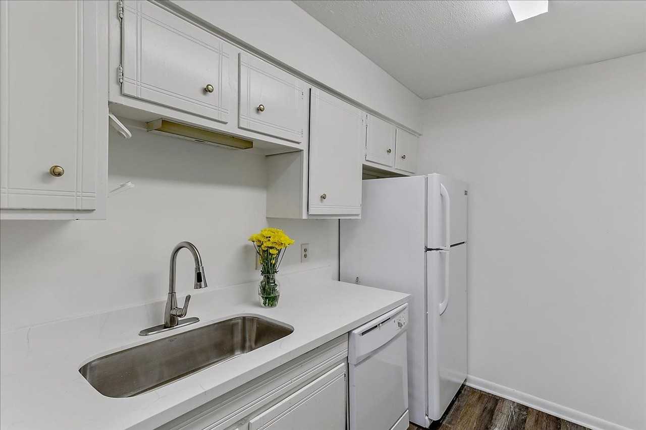 The Veranda Apartments, 1140 Greymont Avenue - Photo 7 of 21