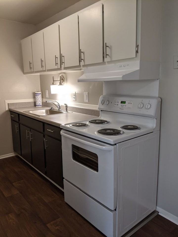 837 Ludlow Ave - Photo 5 of 12