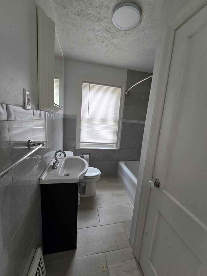 2532 Glenn Ter #1 - Photo 4 of 21