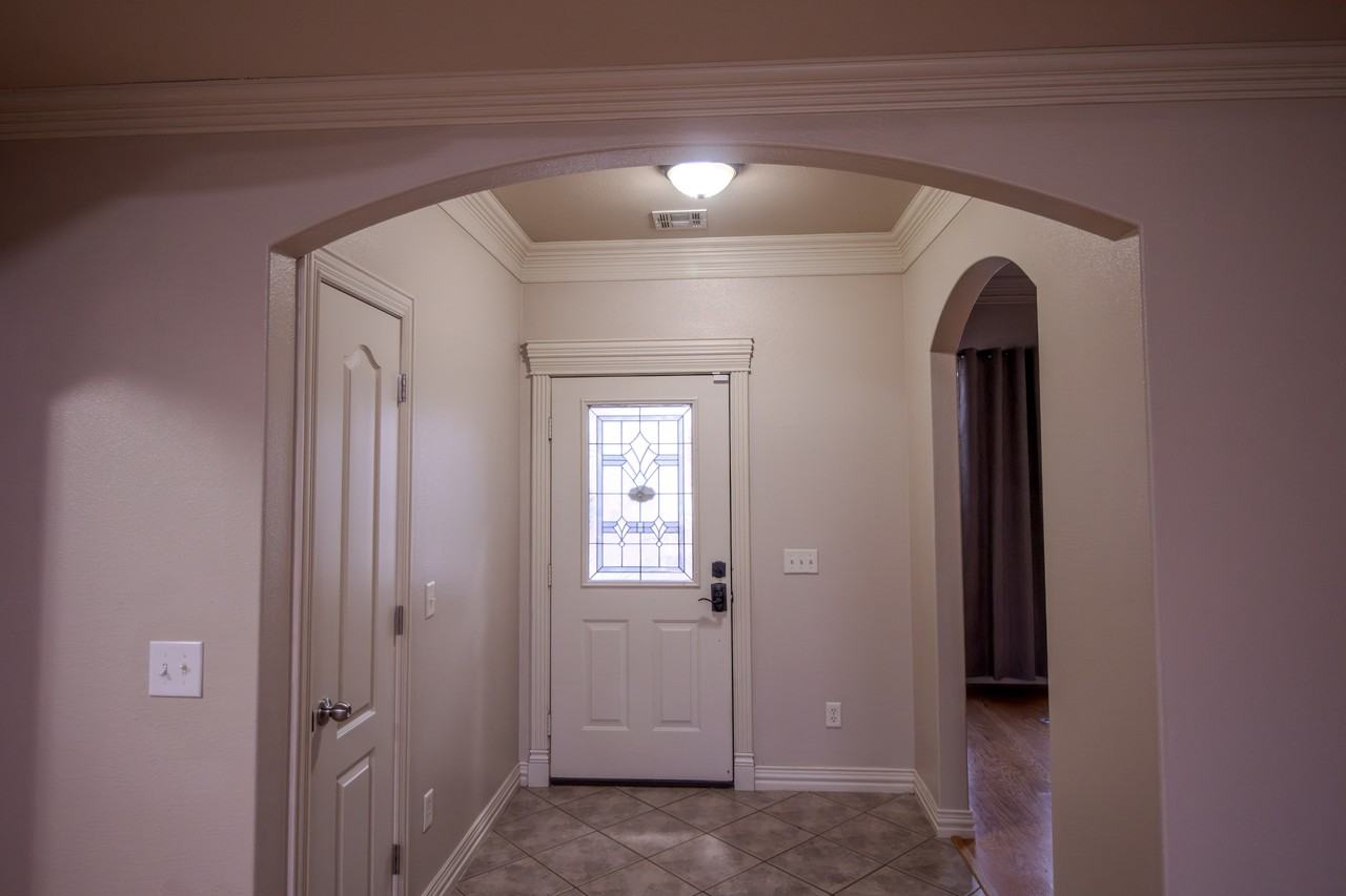 202 Dawn Dr #1 - Photo 3 of 30