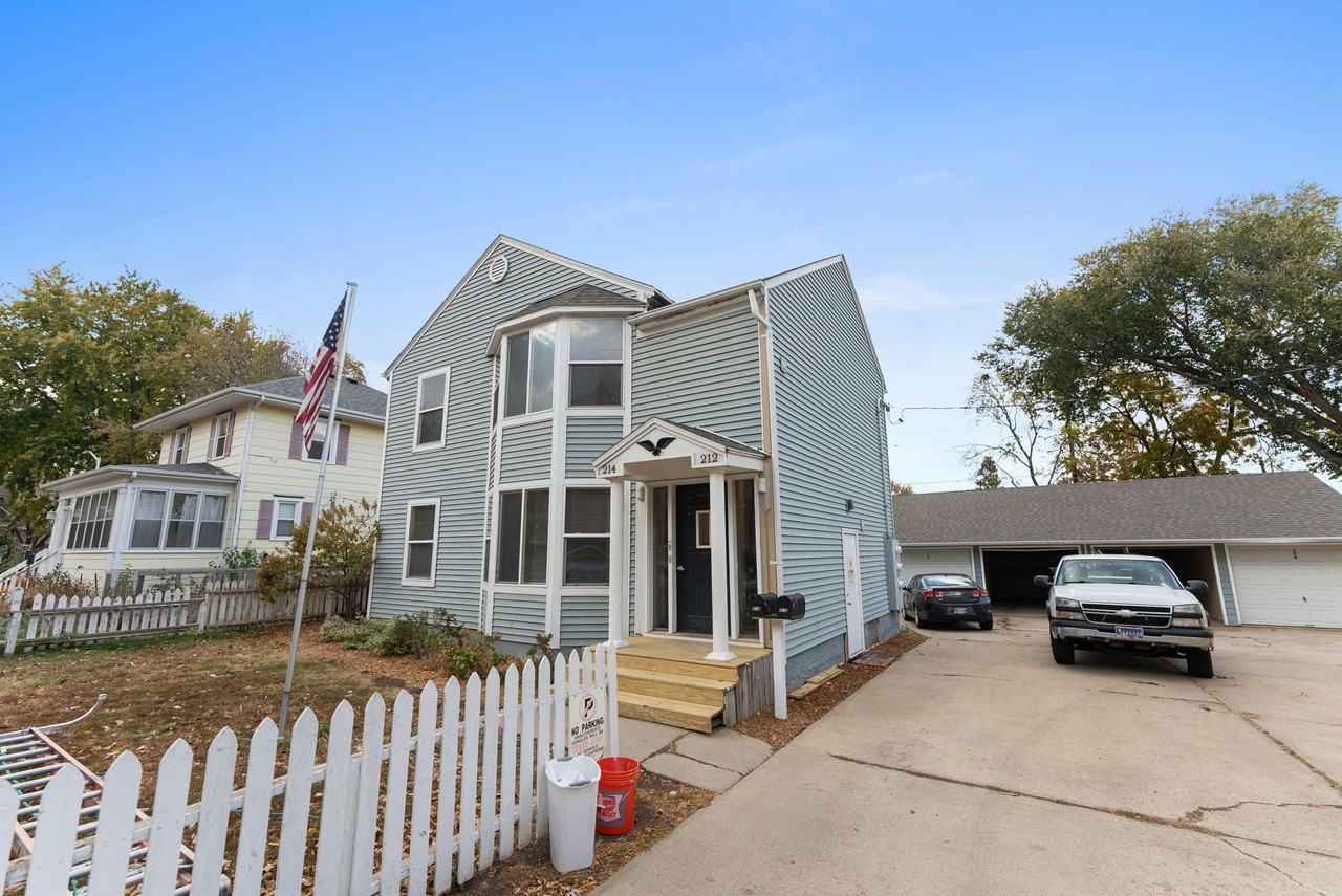 210 W 17th St #210 - Photo 2 of 33