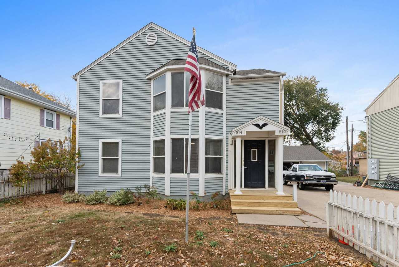 210 W 17th St #210 - Photo 3 of 33