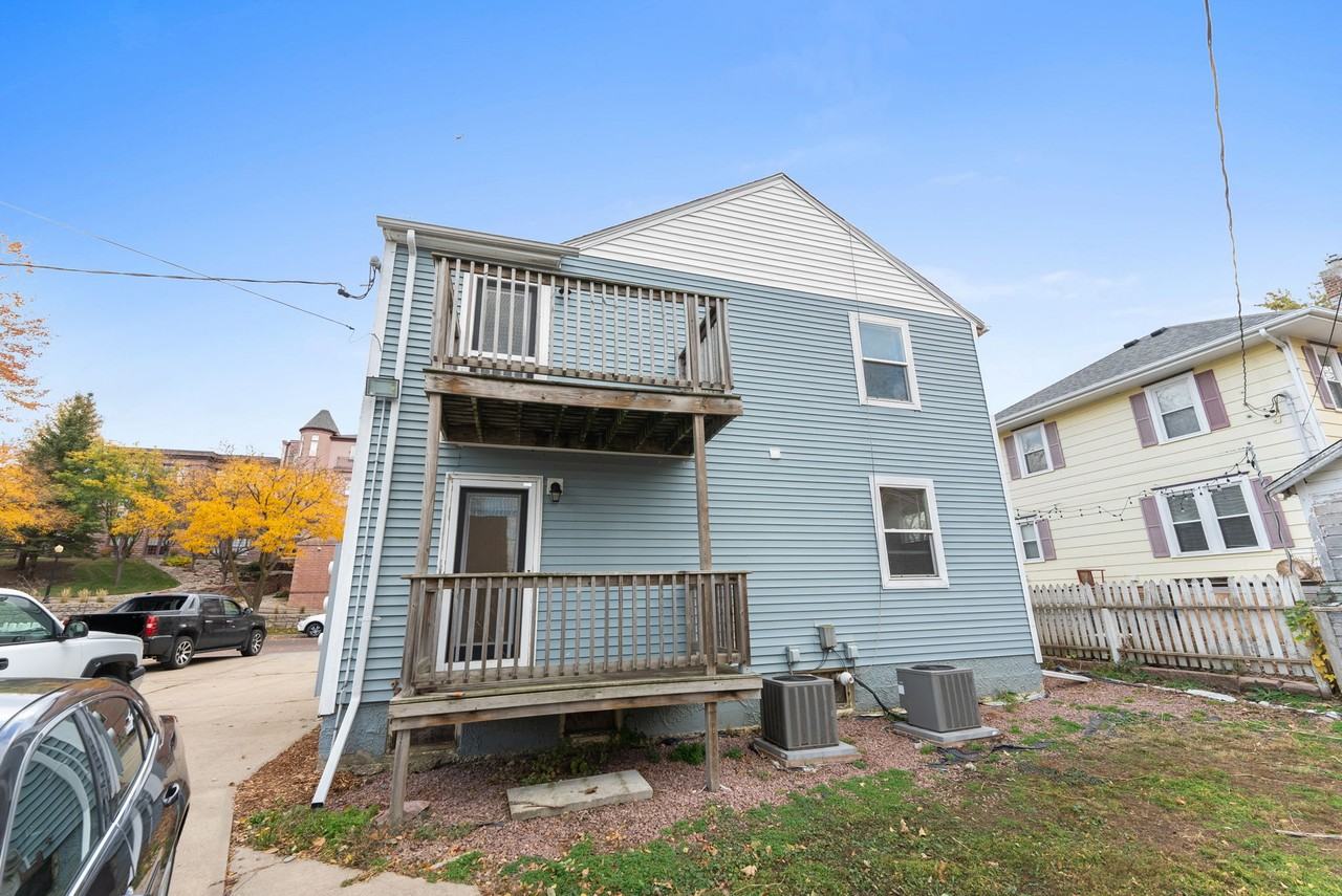 210 W 17th St #210 - Photo 5 of 33