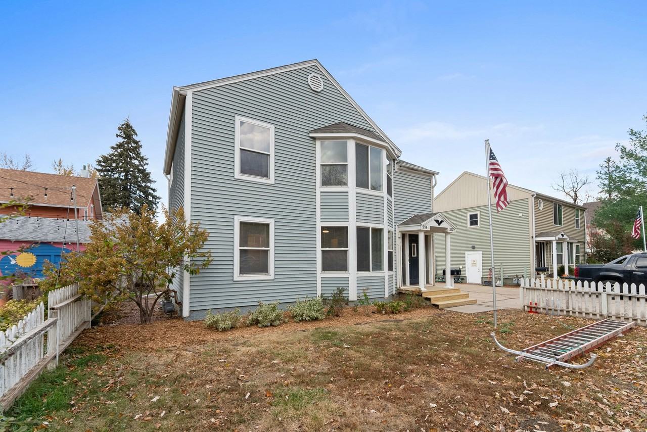 210 W 17th St #210 - Photo 6 of 33