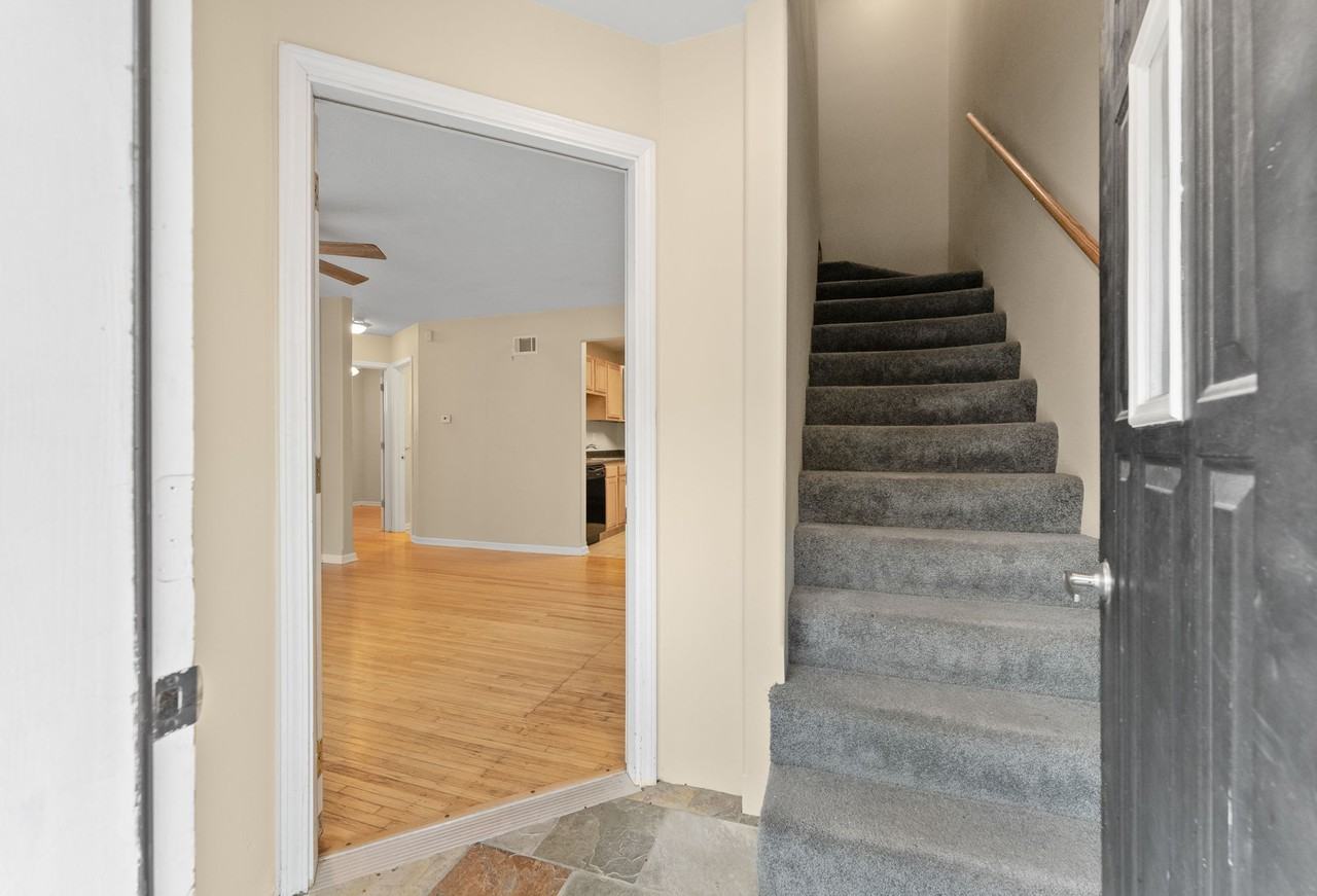 210 W 17th St #210 - Photo 7 of 33