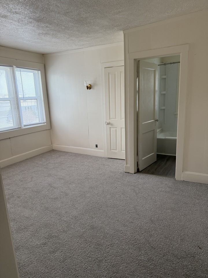 512 Monroe St #1 - Photo 7 of 9