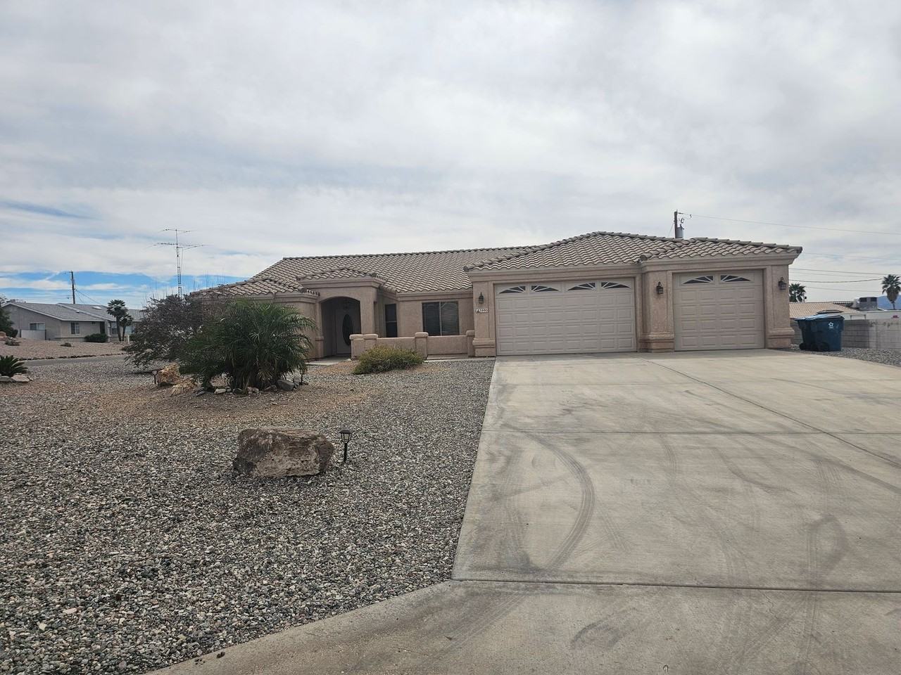 3990 Chemehuevi Blvd - Photo 2 of 25
