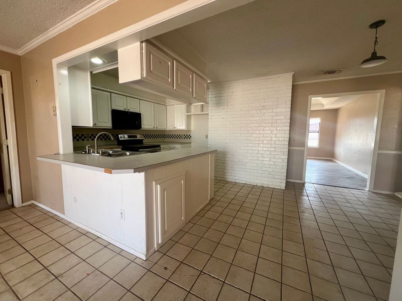 3506 103rd St - Photo 4 of 14