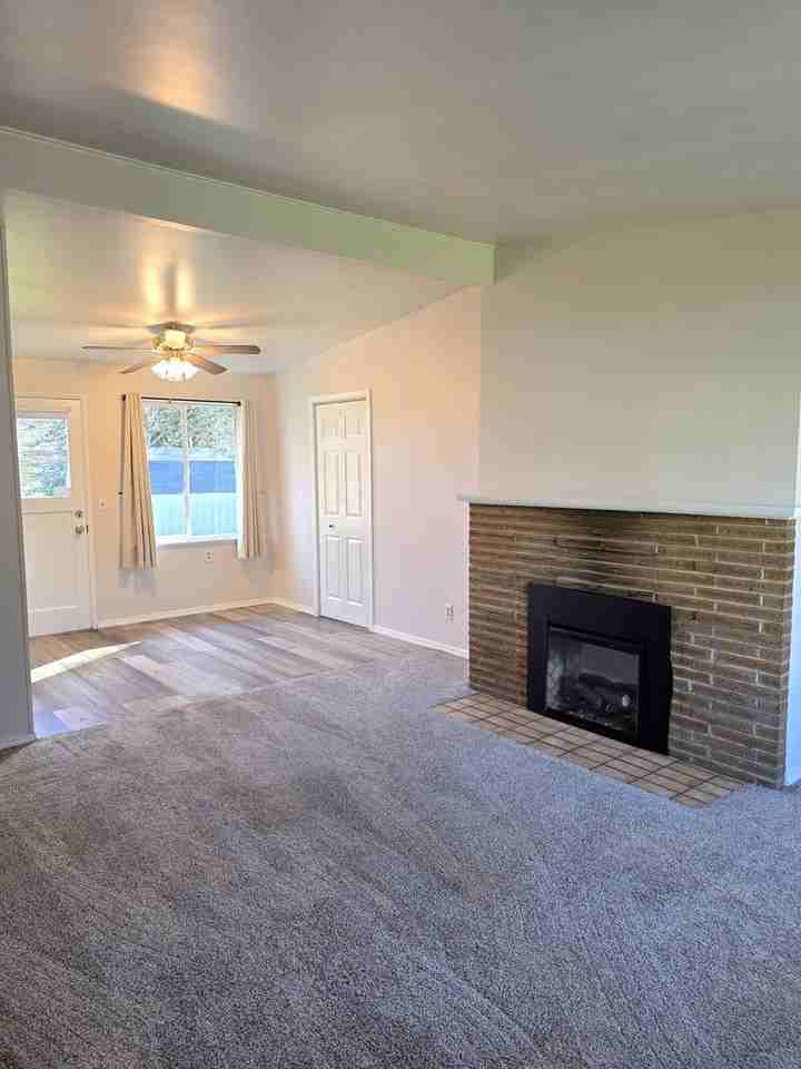 17016 40th Ave S - Photo 3 of 20