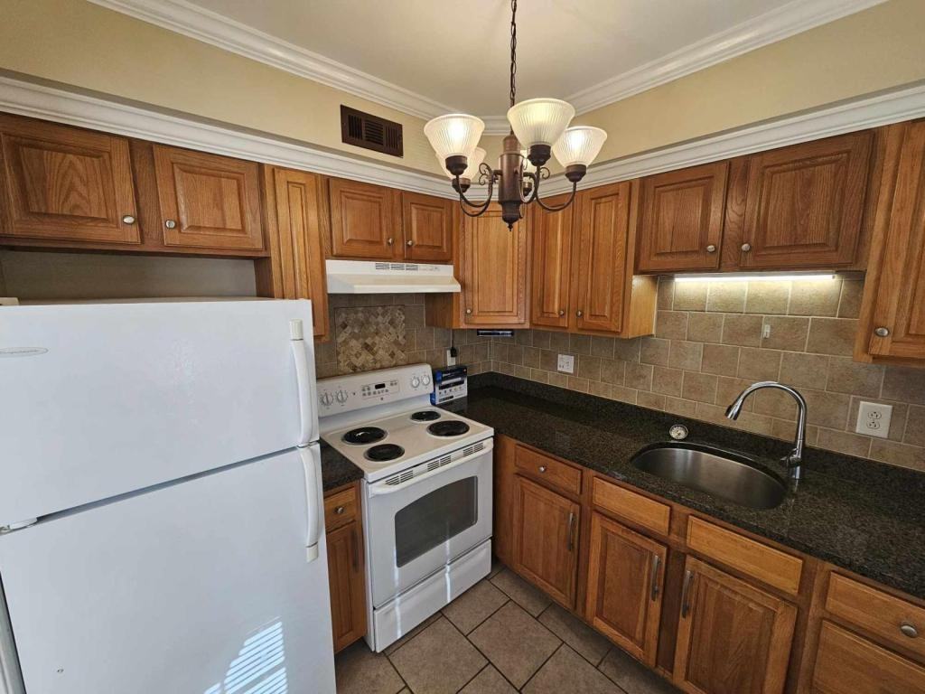 133 Auburn Ave - Photo 2 of 8