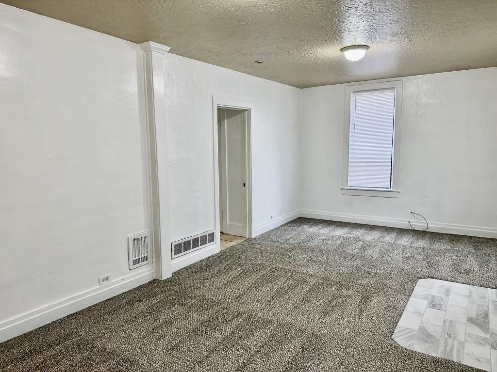 1450 Clark Dr - Photo 3 of 17