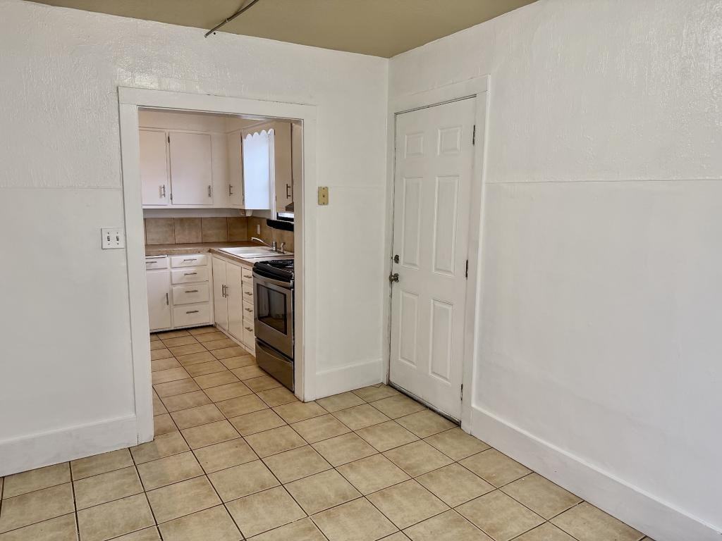 1450 Clark Dr - Photo 5 of 17