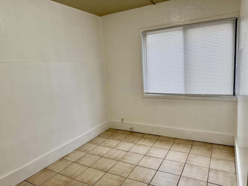 1450 Clark Dr - Photo 6 of 17