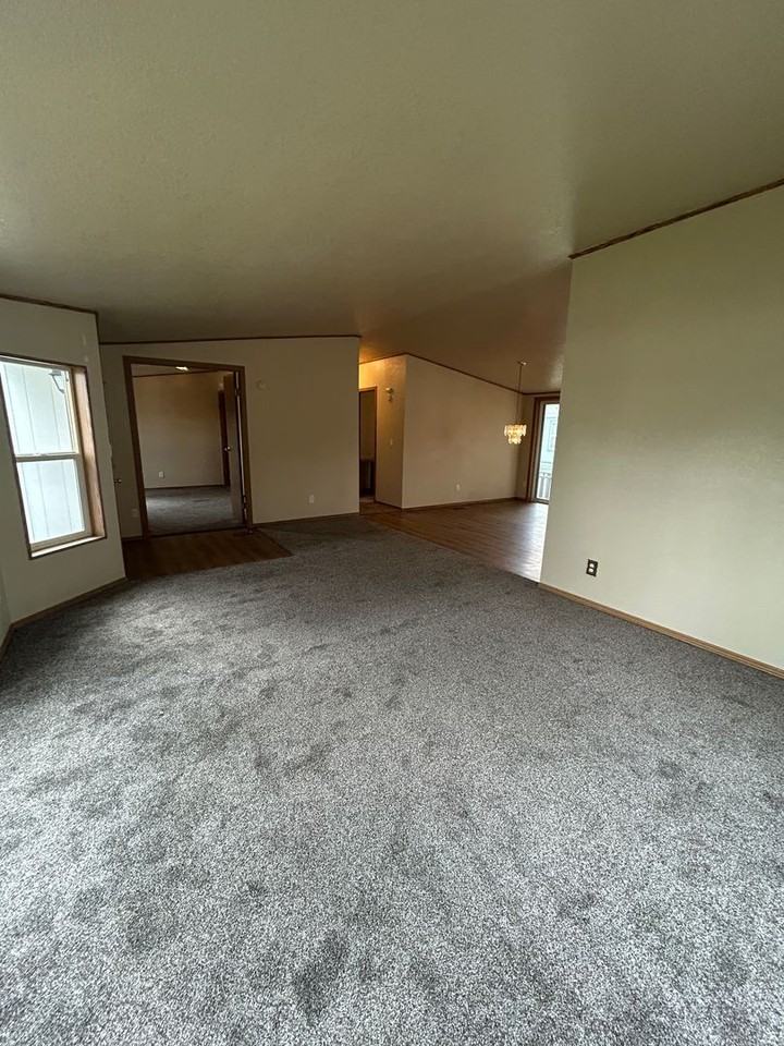 8951 N Runkle Rd - Photo 5 of 18