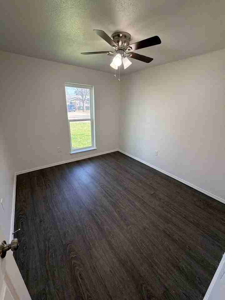 1825 Southstone Ln - Photo 5 of 11