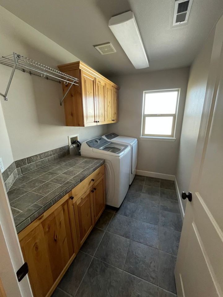 788 Nw 28th Loop - Photo 6 of 32