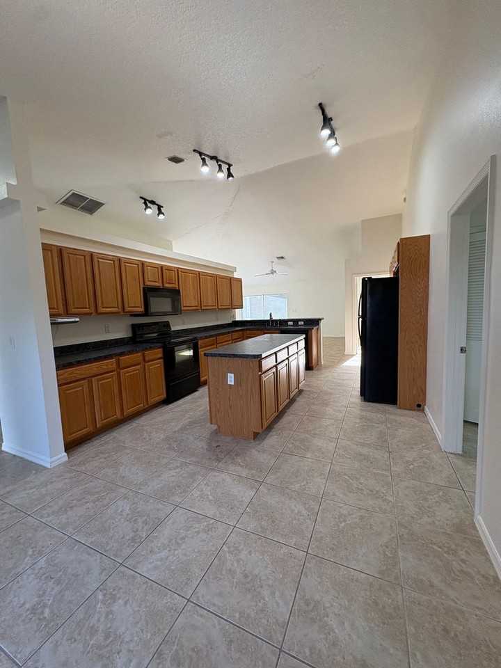 14310 Sanhatchee St - Photo 3 of 9