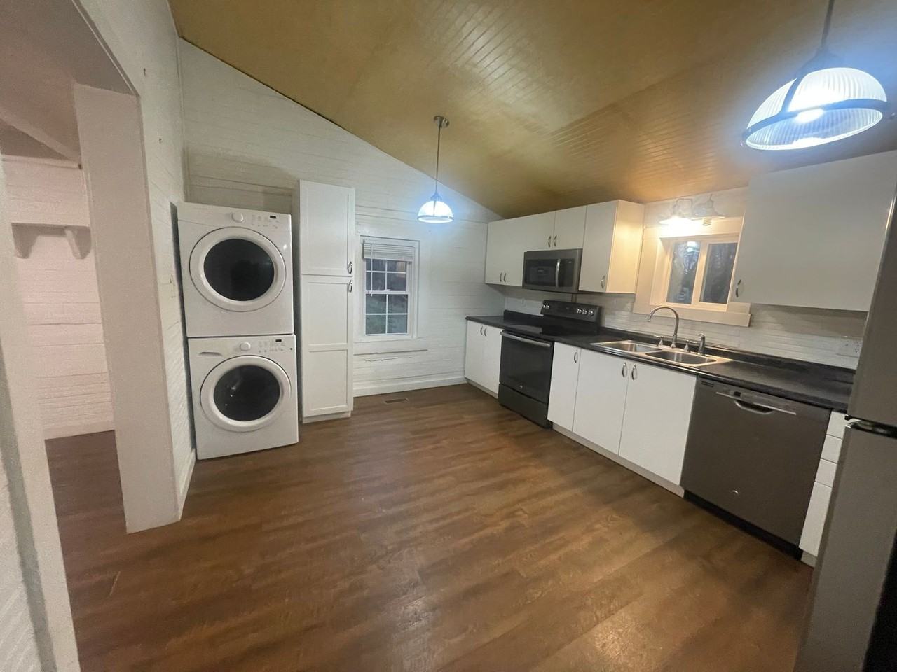 9128 Green Bay Rd - Photo 2 of 12