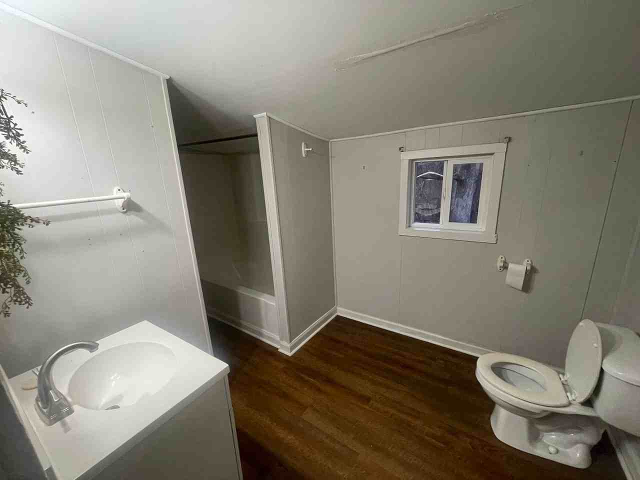 9128 Green Bay Rd - Photo 3 of 12