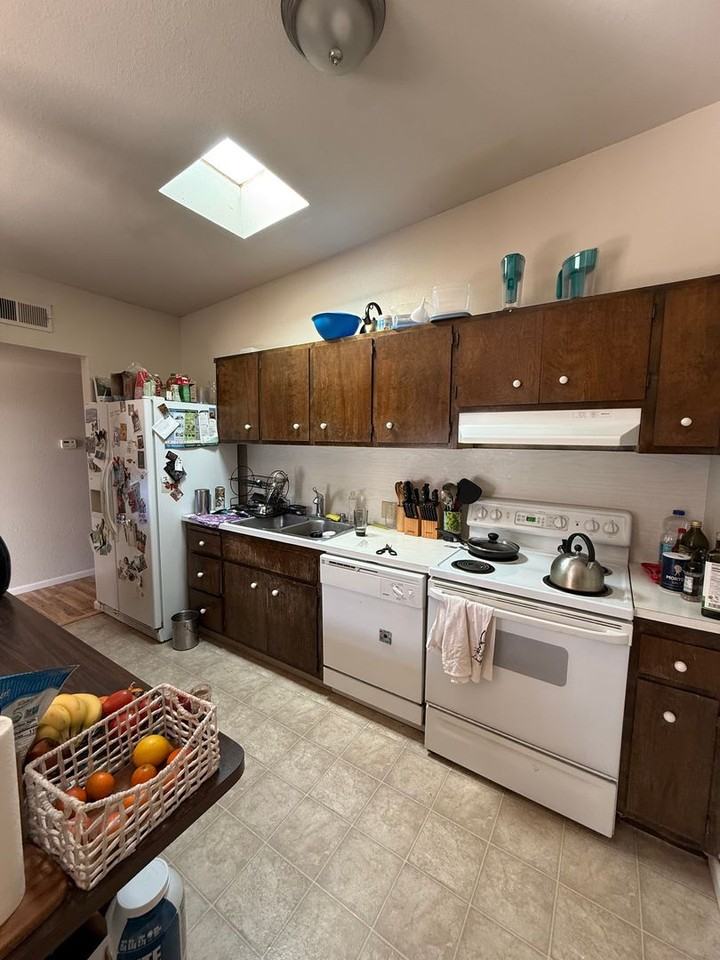 3210 Trawler Pl - Photo 2 of 12