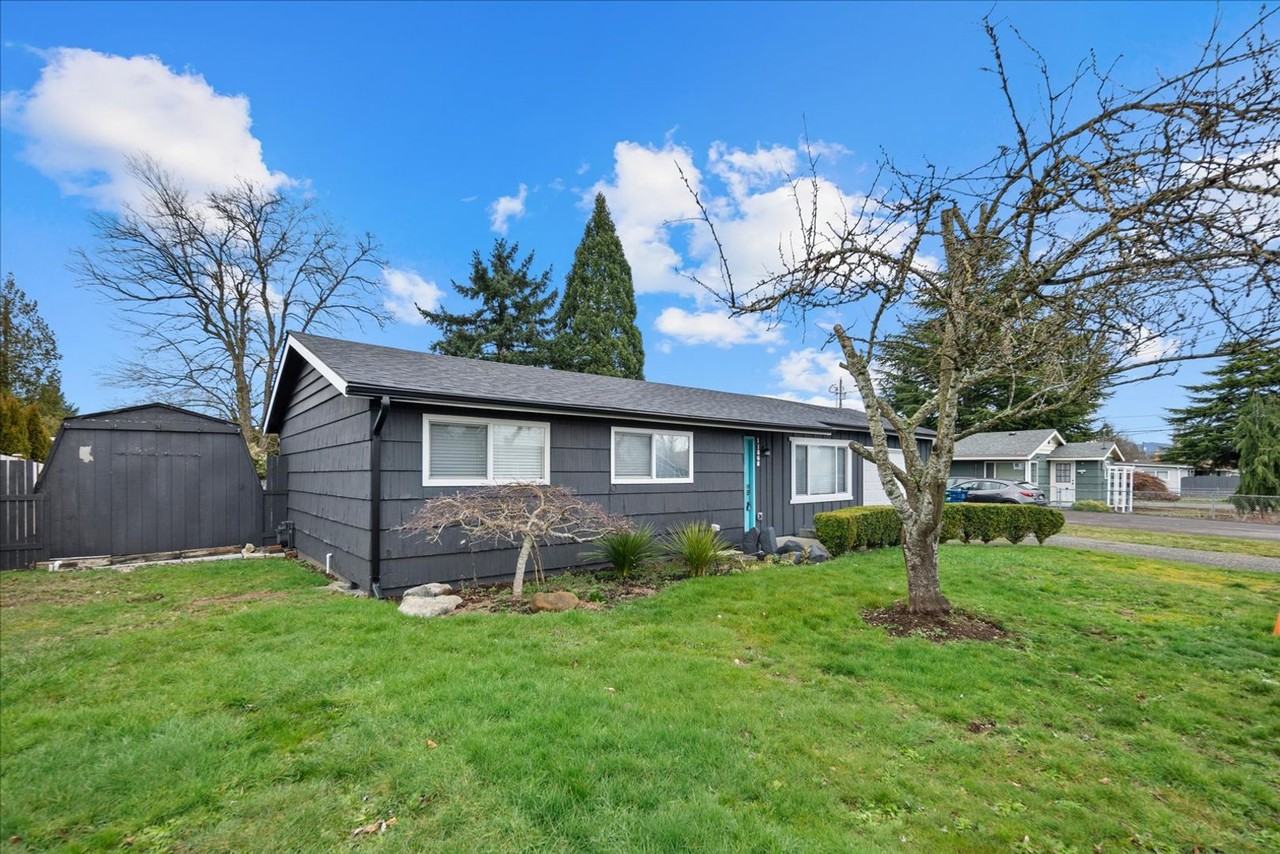 11868 Se 160th St - Photo 3 of 46