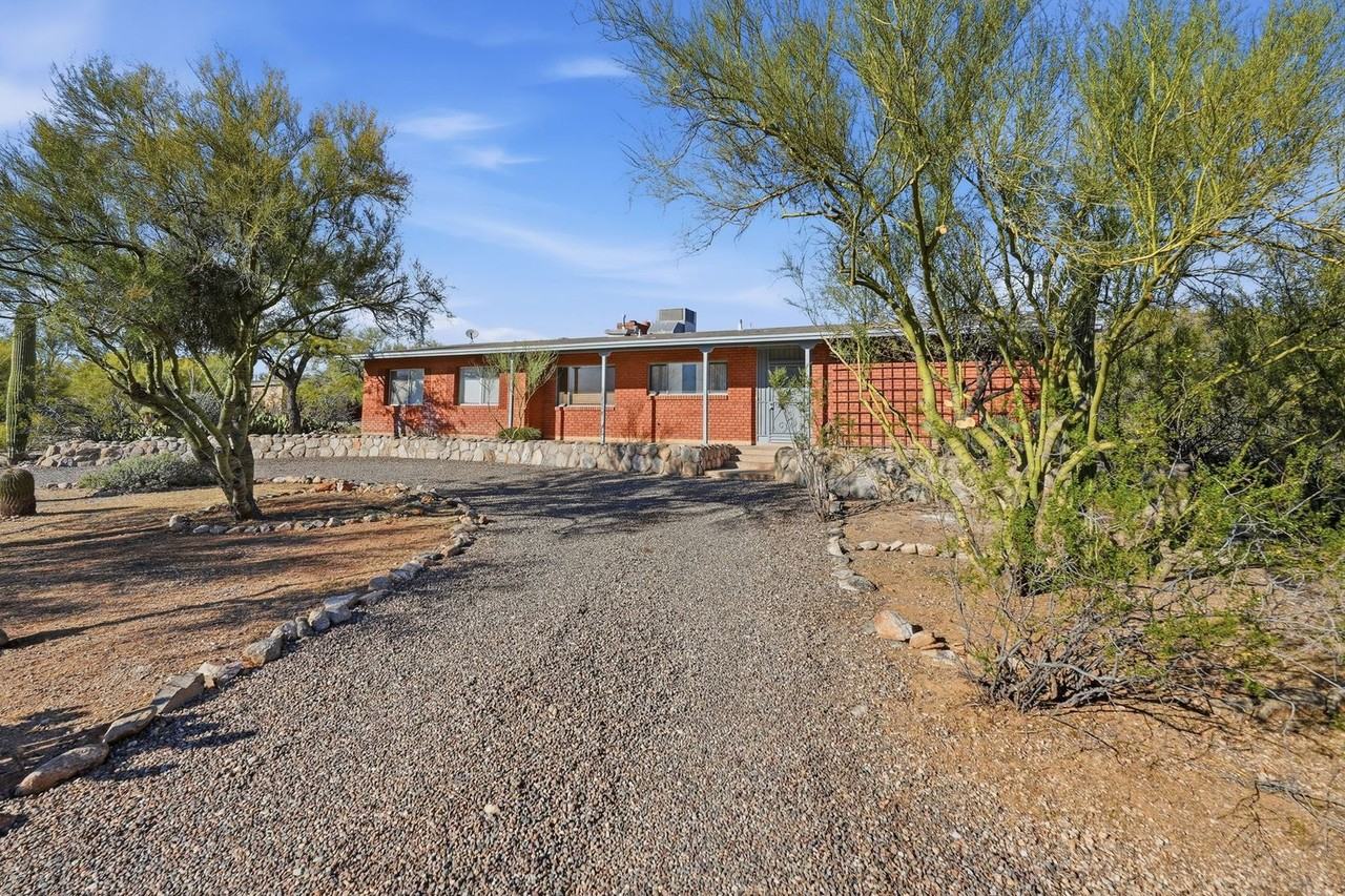 2235 E Camino El Ganado - Photo 4 of 36