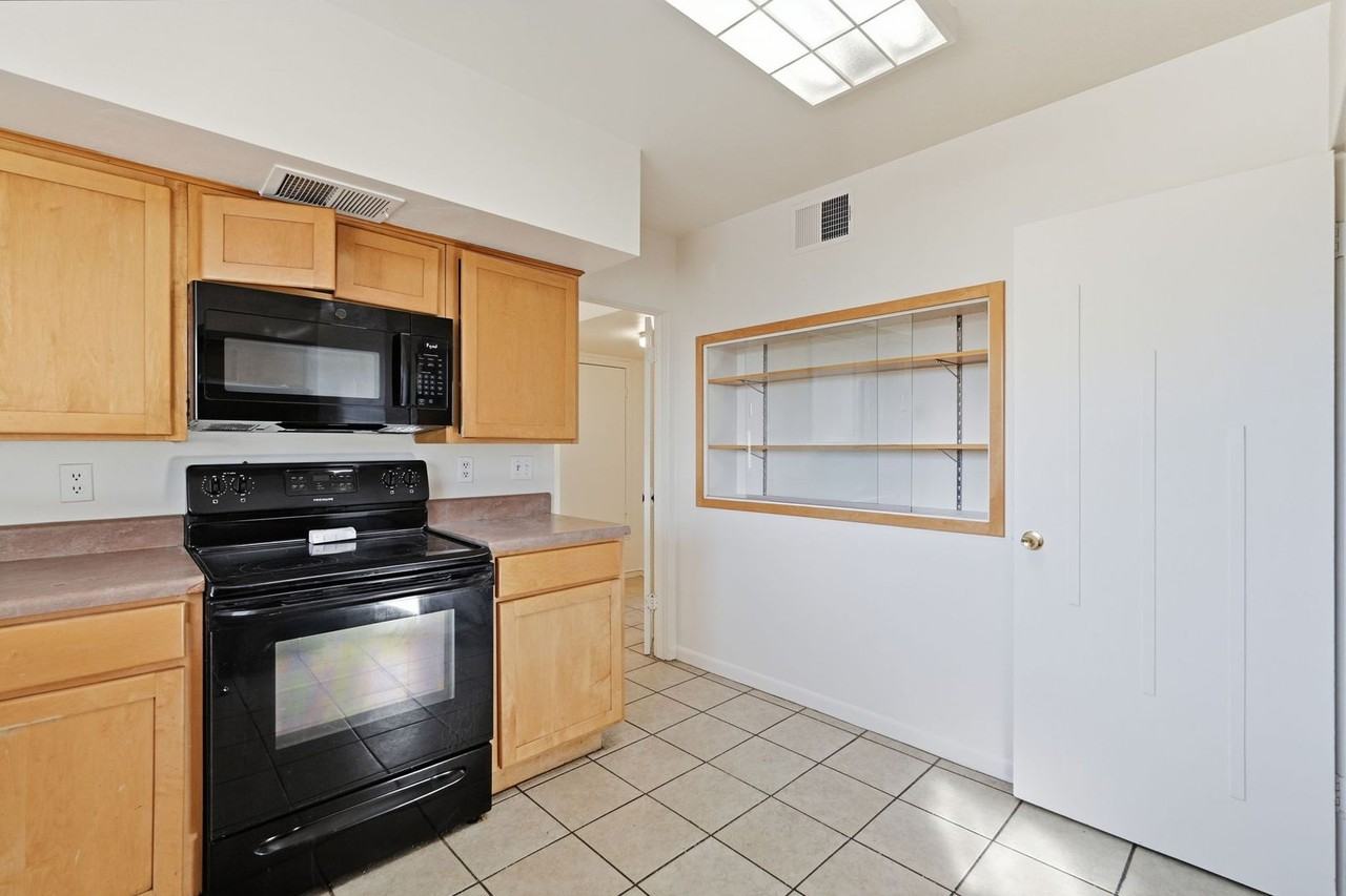 2235 E Camino El Ganado - Photo 6 of 36