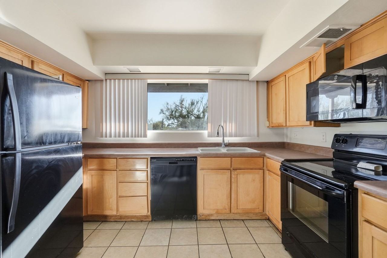 2235 E Camino El Ganado - Photo 7 of 36