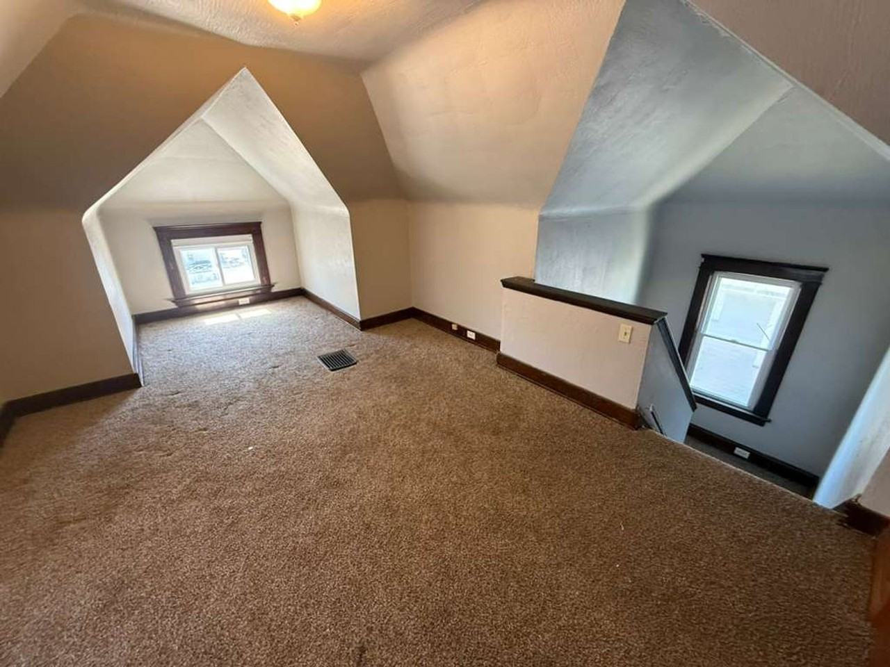 15401 Grovewood Ave - Photo 3 of 29