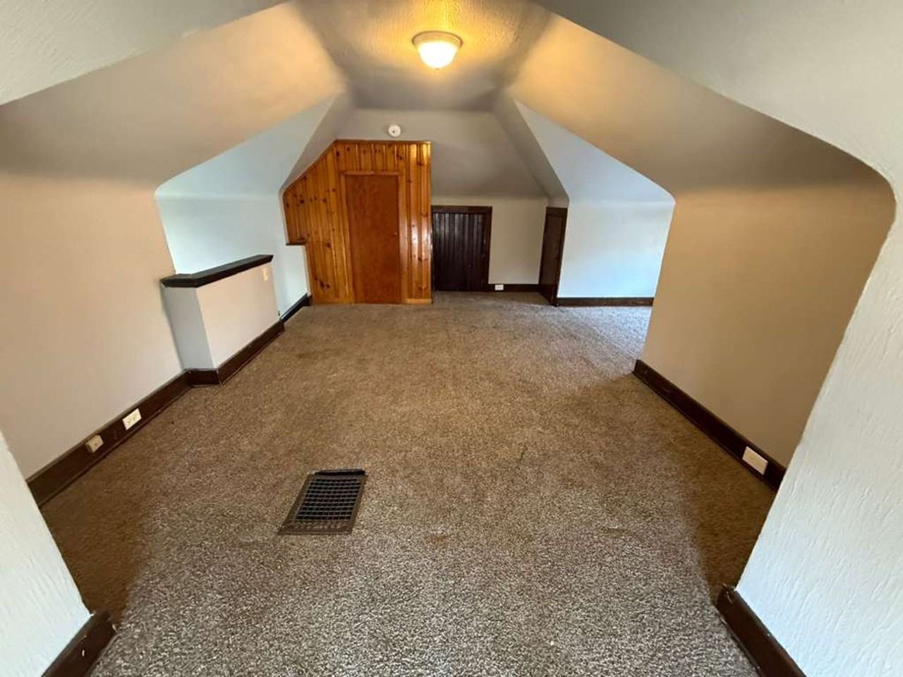 15401 Grovewood Ave - Photo 5 of 29