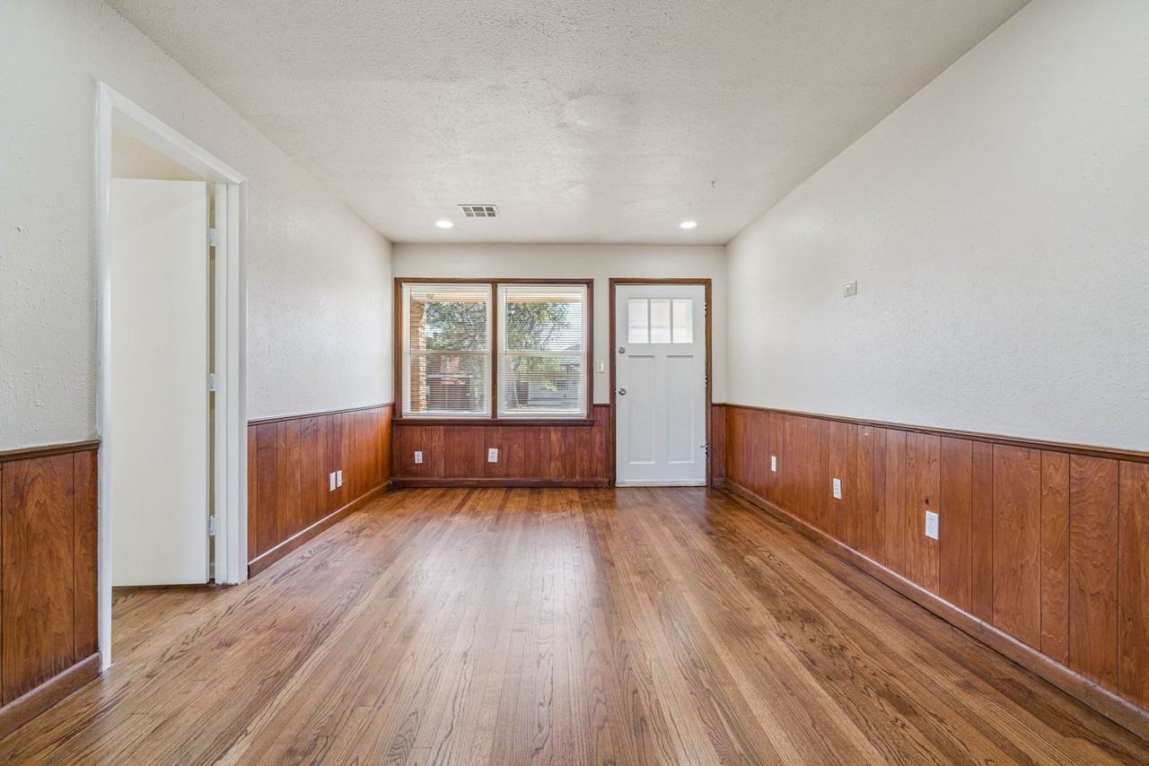 3309 Se 20th St - Photo 3 of 15