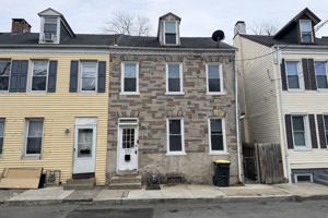 featured image of 533 Woodward St