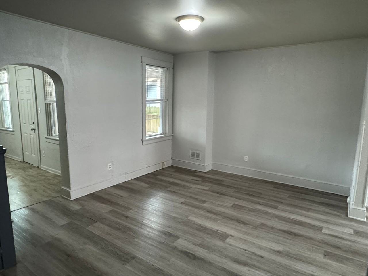 533 Woodward St - Photo 6 of 20