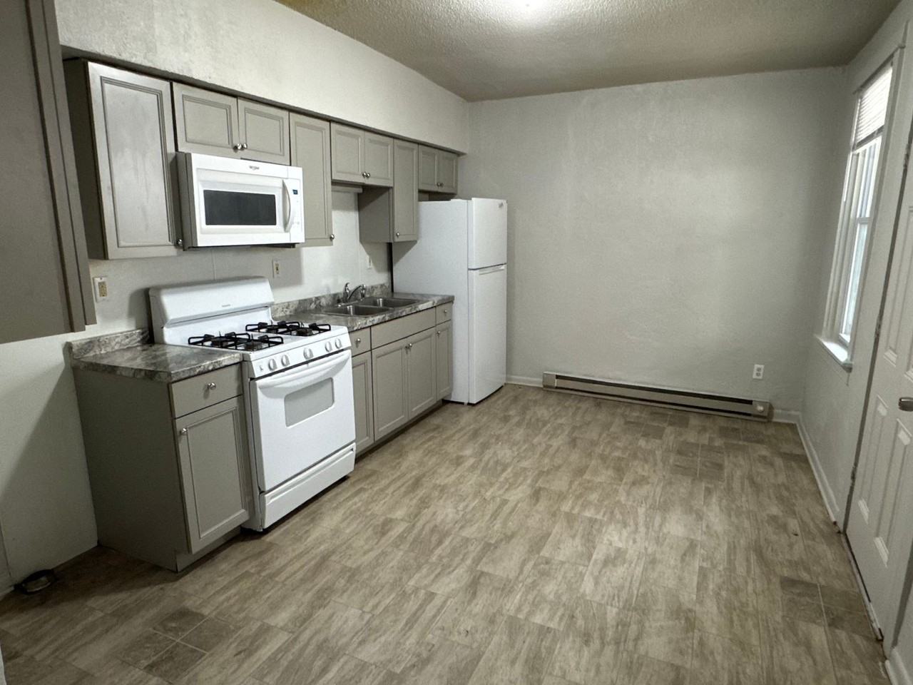 533 Woodward St - Photo 7 of 20