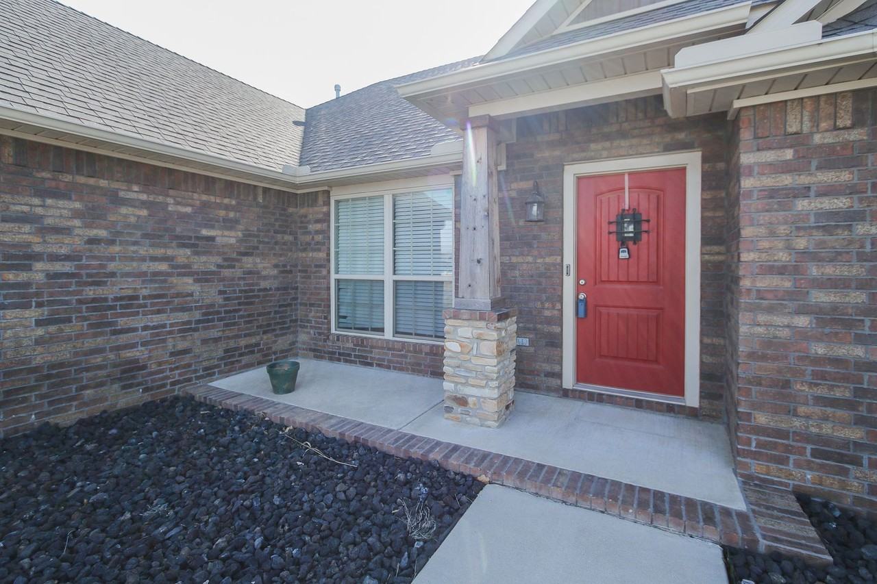 213 Adams St - Photo 2 of 20