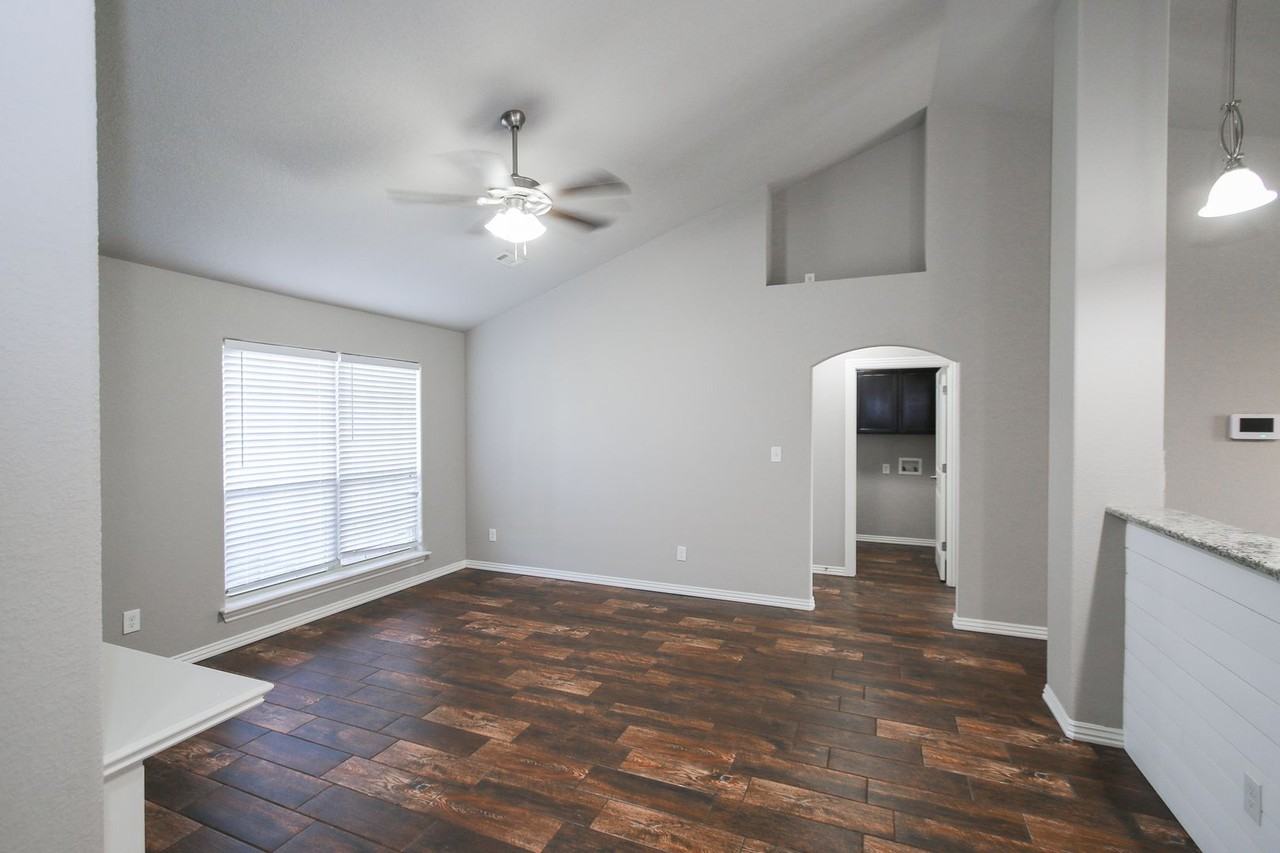 213 Adams St - Photo 6 of 20