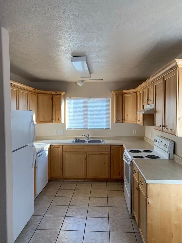 629 S 1000 E #4 - Photo 2 of 11