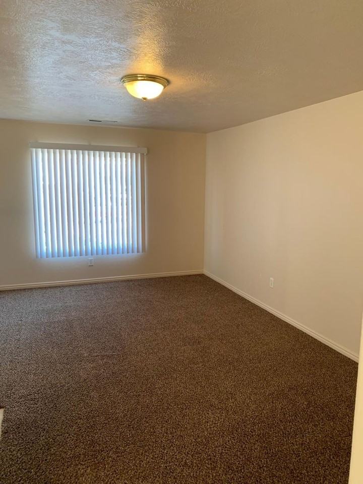 629 S 1000 E #4 - Photo 7 of 11