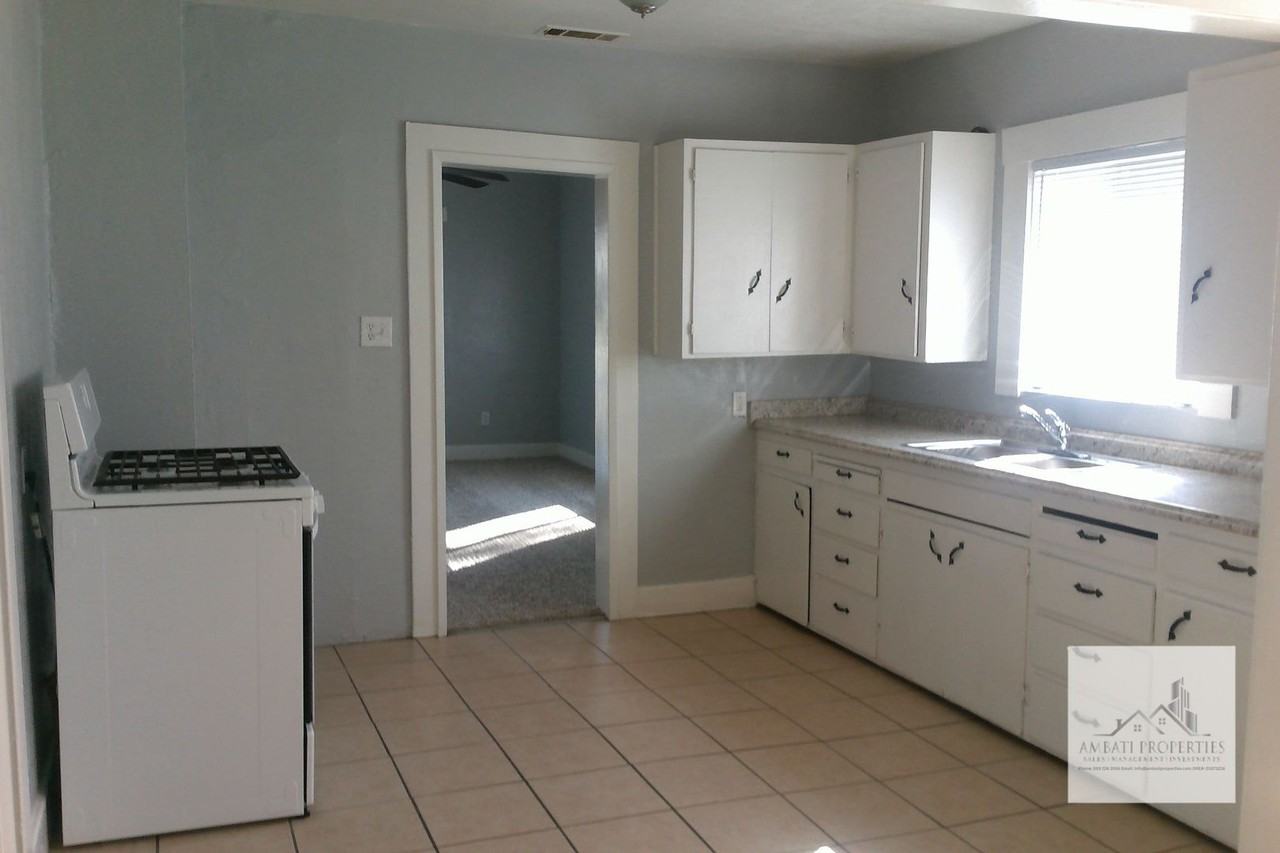 1439 N Ferger Ave - Photo 4 of 12