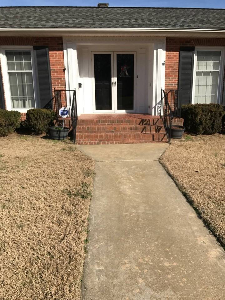 107 Pinewood Dr - Photo 2 of 15