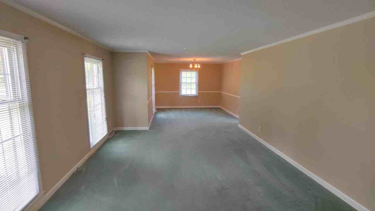 107 Pinewood Dr - Photo 3 of 15