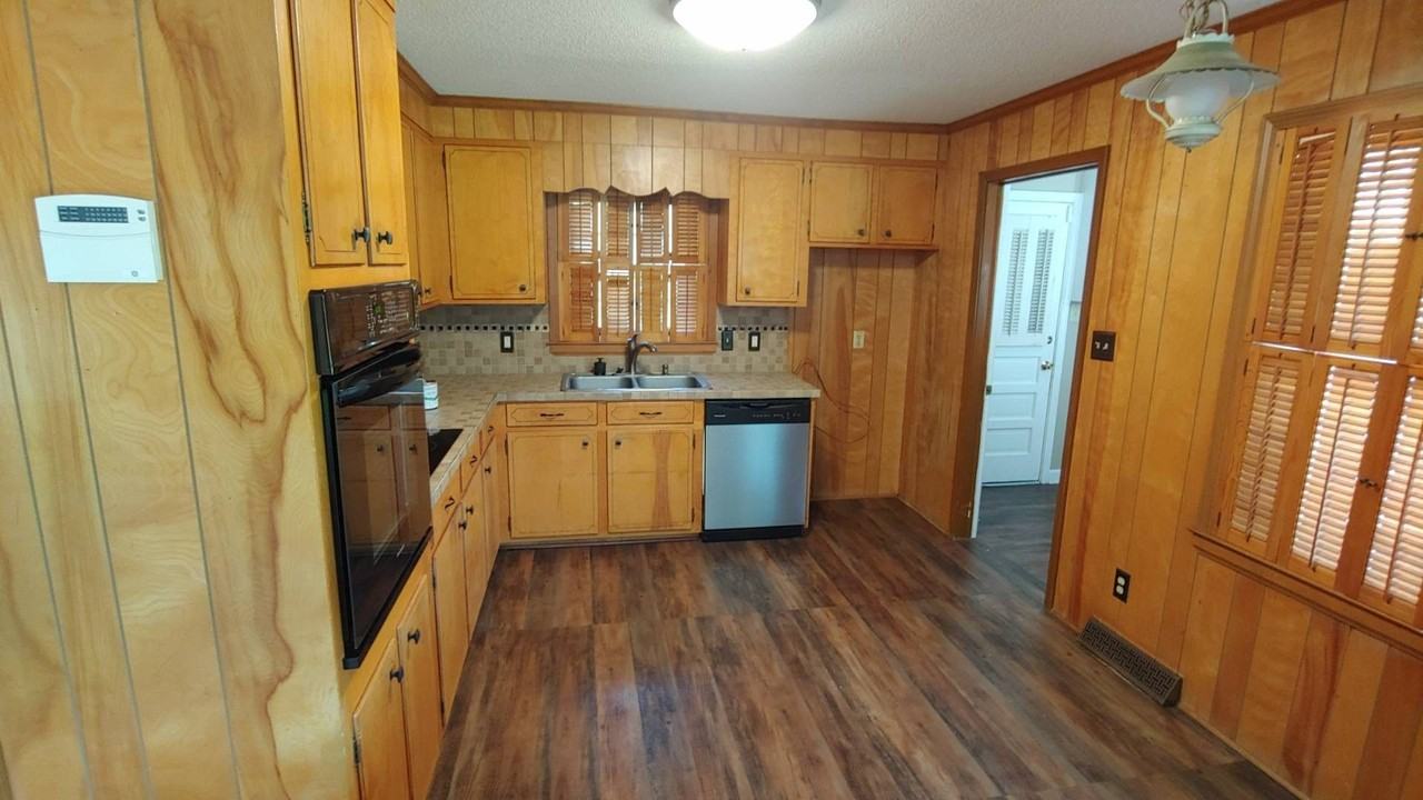 107 Pinewood Dr - Photo 5 of 15