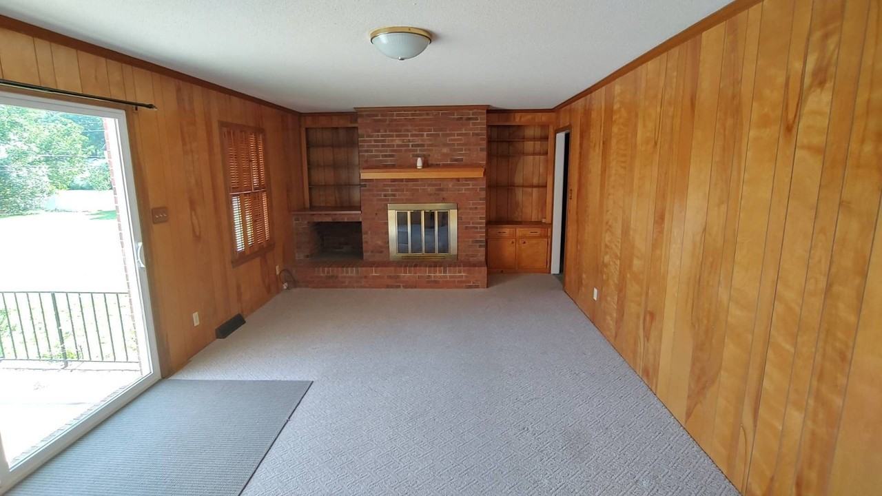 107 Pinewood Dr - Photo 6 of 15